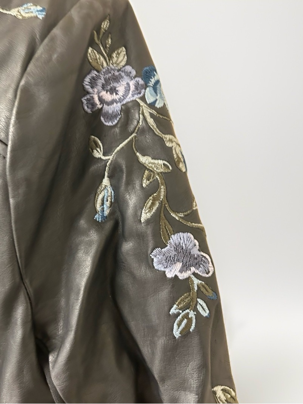 G by Giuliana Black Leather Moto Jacket with Purple & Blue Floral Embroidery Sm - Picture 3 of 7